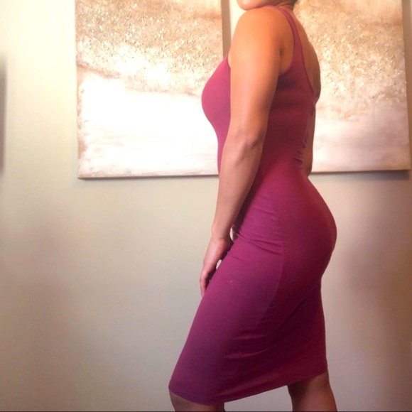 Two Medium Burgundy Sleeveless Dresses - Picture 4 of 8